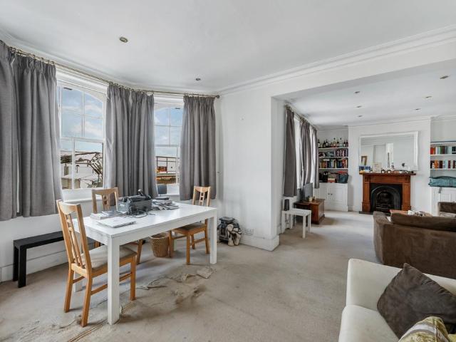 Flat for sale in West Kensington, Greater London