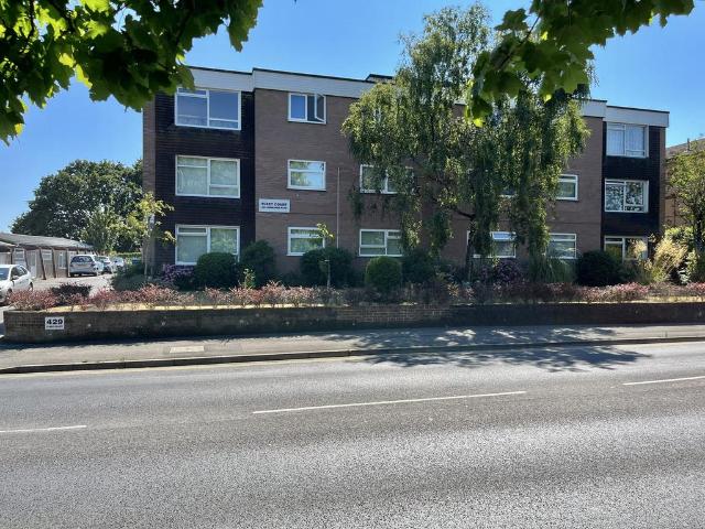 Flat for sale in Poole