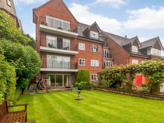 Flat for sale in Batchworth