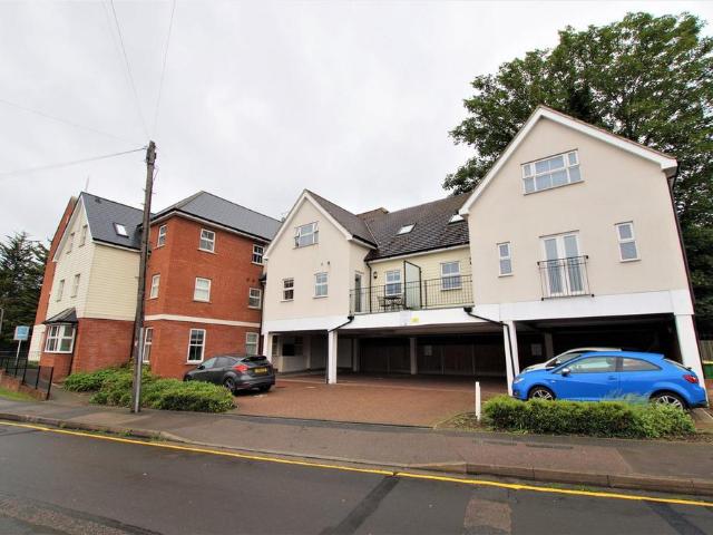 Flat for sale in Barling, Essex