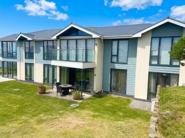 Flat for sale in Ogmore-by-sea, Wales