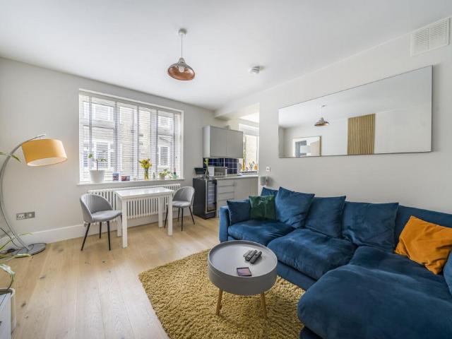 Flat for sale in London Borough of Southwark, Greater London