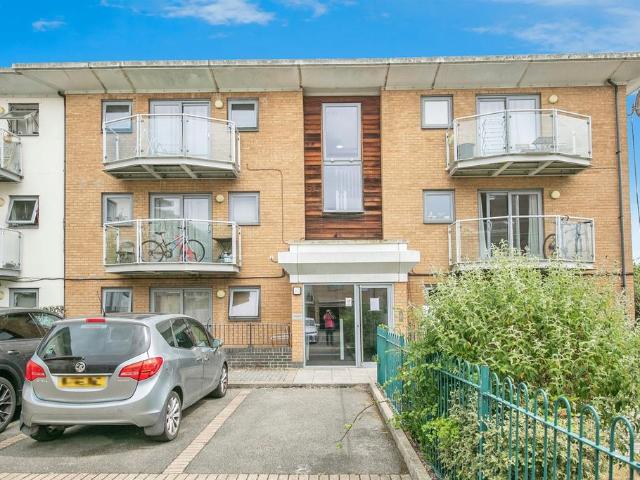 Flat for sale in Hythe, Colchester