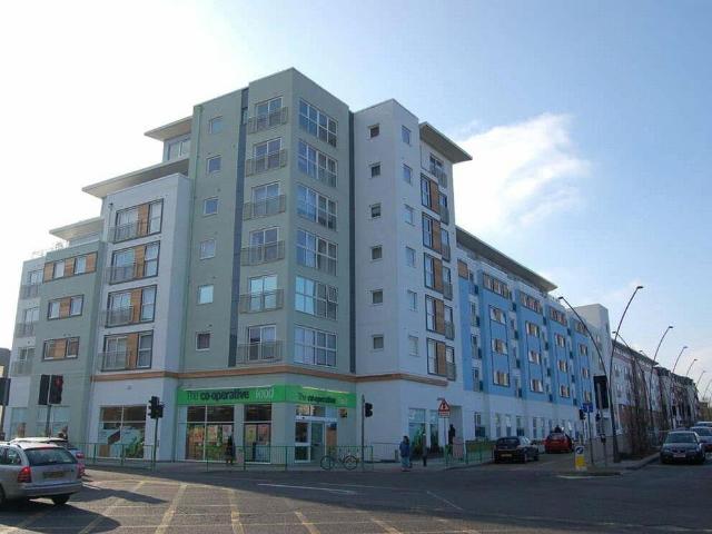 Flat for sale in Woodcote, Epsom