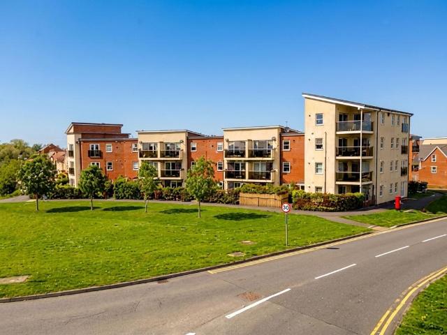 Flat for sale in Berryfield, Buckinghamshire