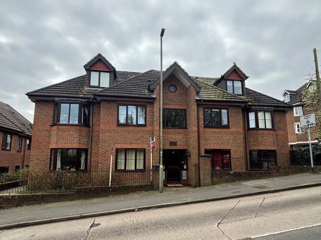 Flat for sale in Woking, Surrey