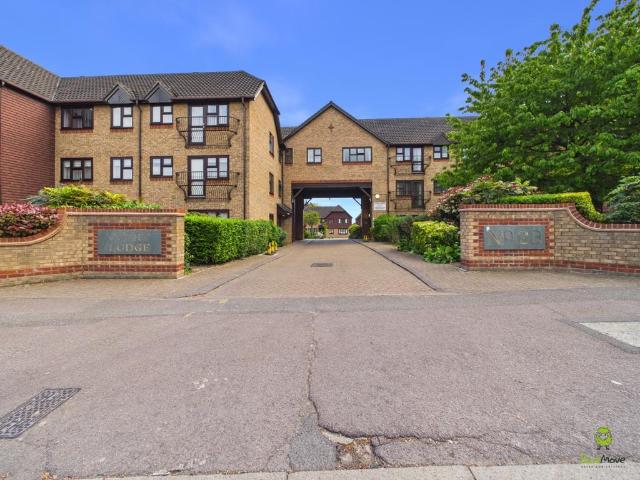 Flat for sale in Lessness Heath, Greater London