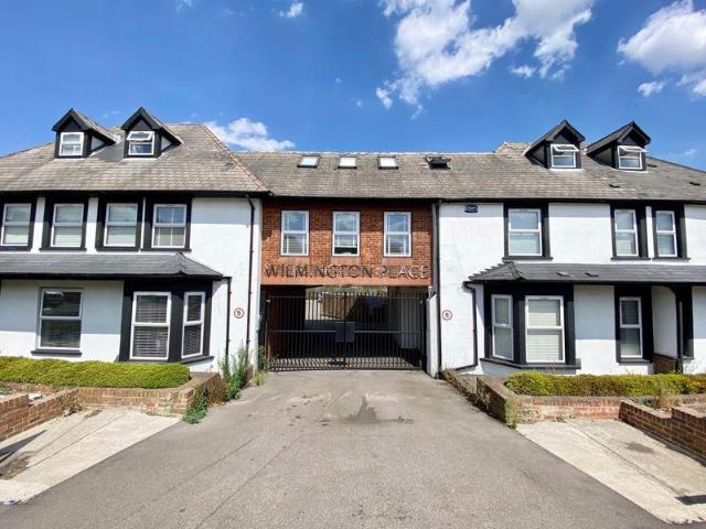 Flat for sale in Hawley, Monks Orchard