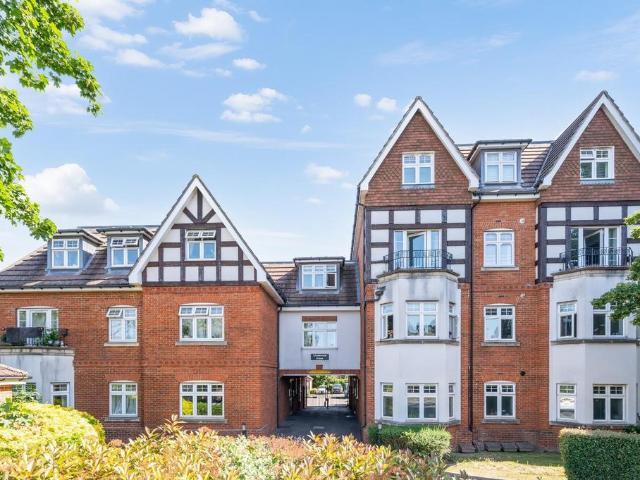 Flat for sale in Ewell, Surrey
