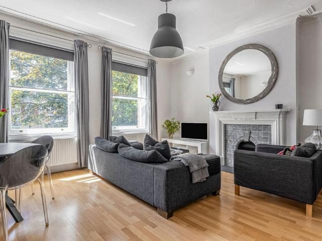 Flat for sale in West Hampstead, Greater London
