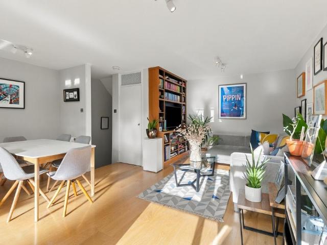 Flat for sale in Pimlico, Greater London