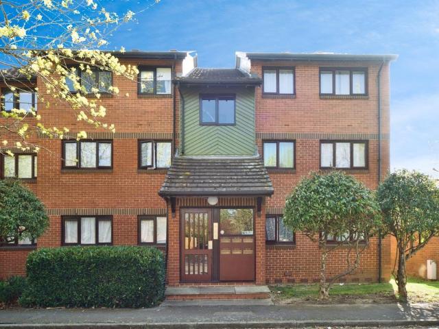 Flat for sale in Carterhatch, Greater London