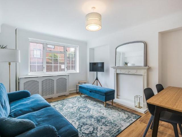 Flat for sale in Hammersmith, Greater London