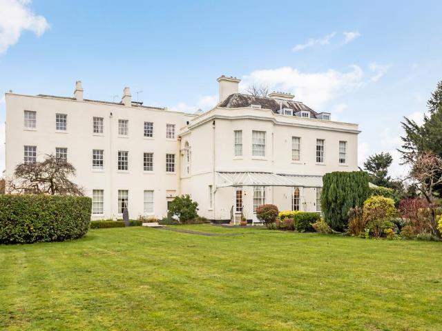 Flat for sale in Sevenoaks, The Butts