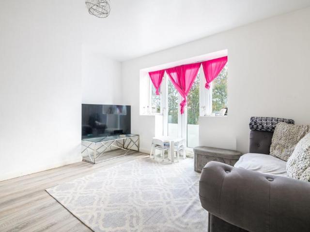 Flat for sale in London Borough of Croydon, Upper Norwood