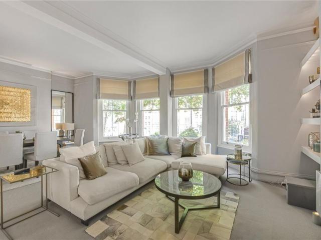Flat for sale in Fulham, Greater London