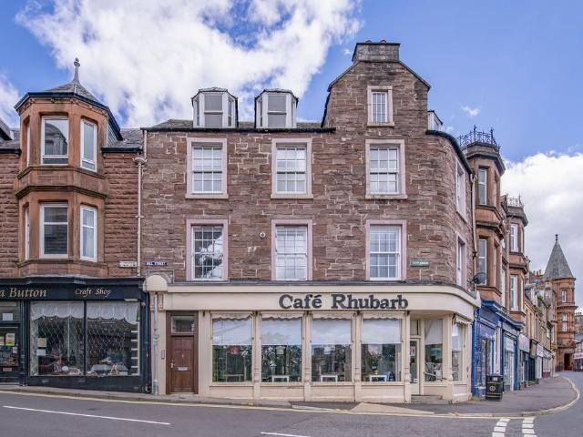 Flat for sale in Crieff, Scotland