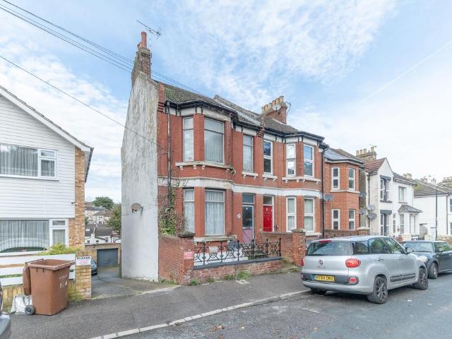 Flat for sale in Snodhurst, Chatham