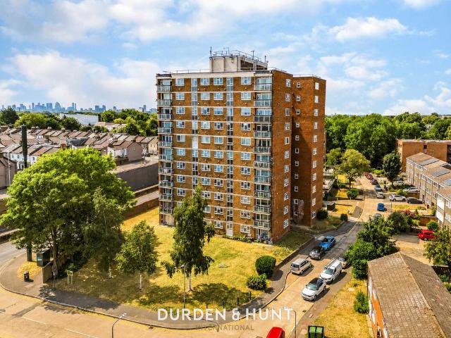 Flat for sale in Wanstead, Greater London