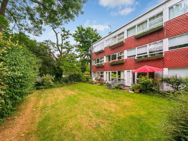 Flat for sale in Ham, Greater London