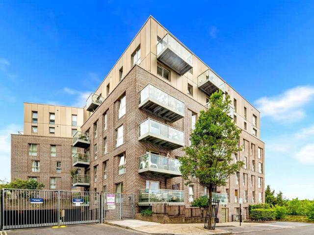 Flat for sale in Woodberry Down, Greater London