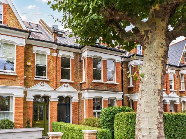 Flat for sale in Dulwich Village, Greater London