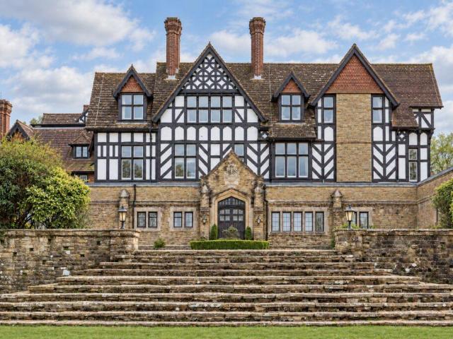 Flat for sale in Colgate, Horsham