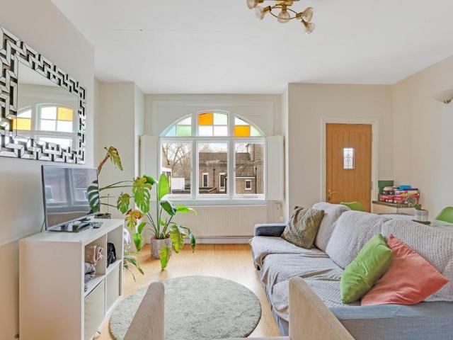 Flat for sale in London Borough of Lewisham, Lower Sydenham
