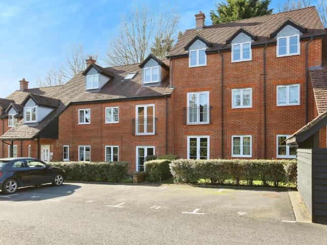 Flat for sale in Otterbourne, Hampshire