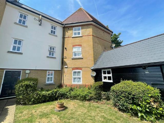 Flat for sale in Noak Hill, Noak Bridge