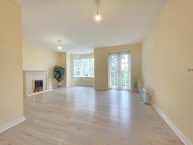 Flat for sale in Goldthorn Hill, Wolverhampton