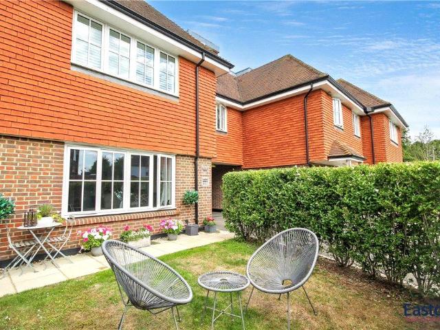 Flat for sale in Walton On The Hill, Reigate and Banstead