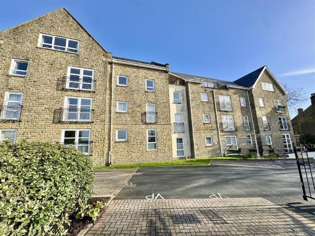 Flat for sale in Copley, Savile Park