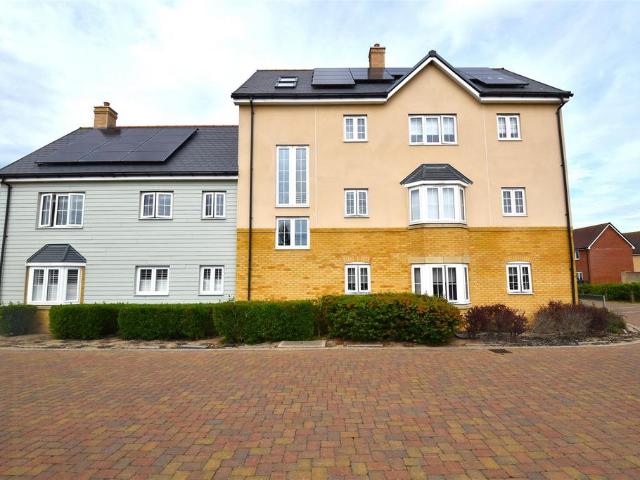 Flat for sale in Stroud Green, Barling