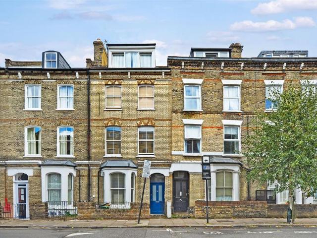 Flat for sale in Finsbury Park, Greater London