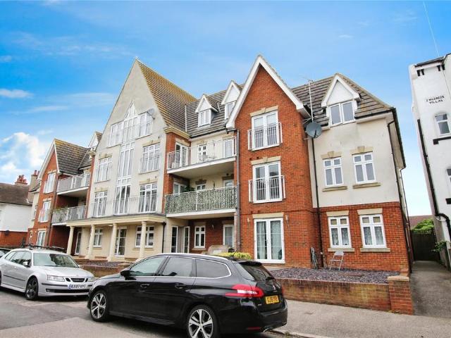 Flat for sale in West Cliff, Acol