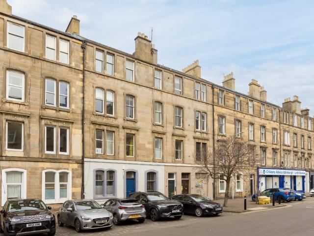 Flat for sale in Lorne, Leith