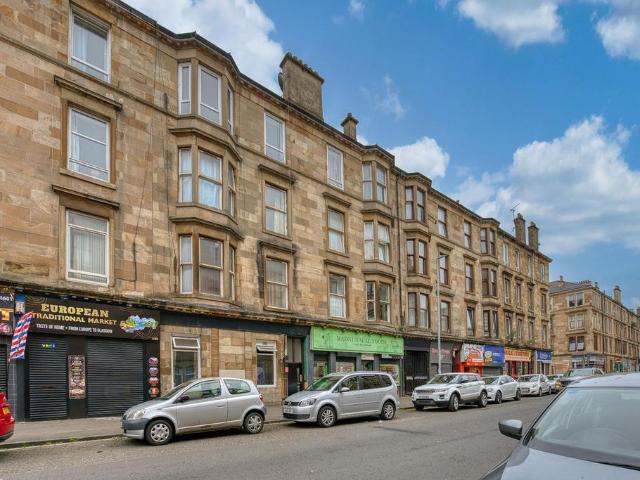 Flat for sale in Crosshill, Scotland