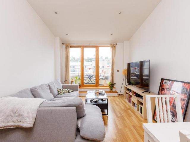 Flat for sale in Spike Island, Feckenham