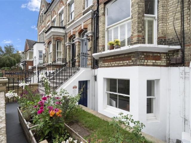 Flat for sale in Royal Borough of Kingston upon Thames, Greater London