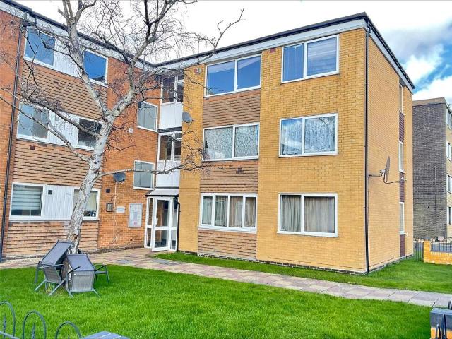 Flat for sale in Walton, Aylesbury