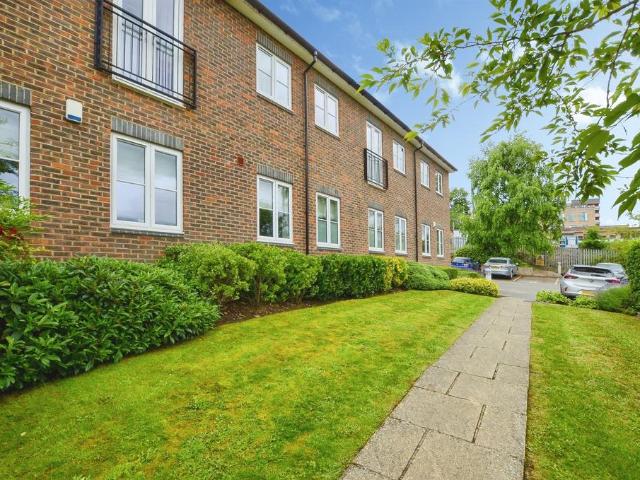 Flat for sale in Watford Rural, Batchworth