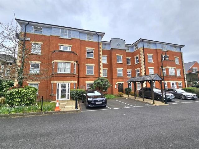 Flat for sale in Olton, West Midlands