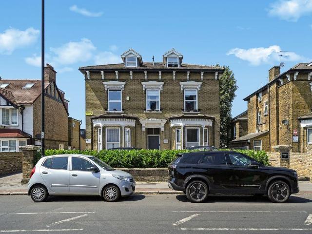 Flat for sale in London Borough of Croydon, Thornton Heath