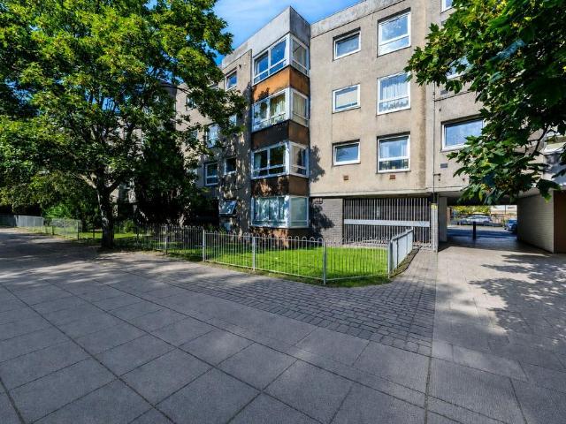 Flat for sale in North Leith, Scotland