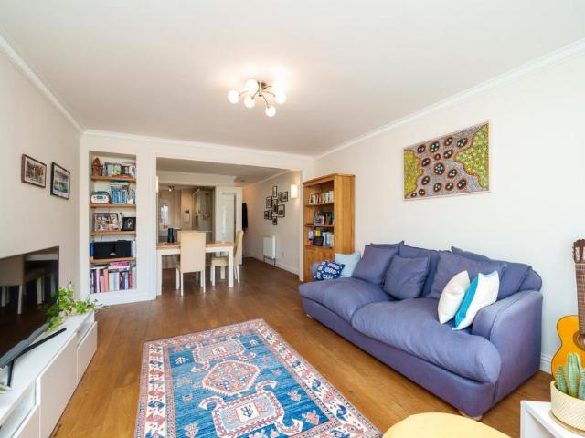 Flat for sale in Putney, Greater London
