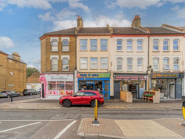 Flat for sale in Lower Edmonton, Greater London