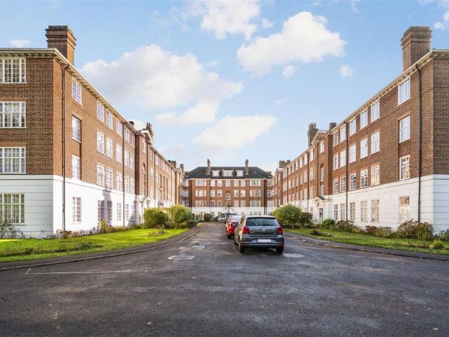 Flat for sale in Southfields, Greater London