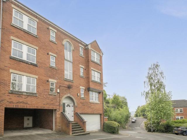 Flat for sale in Kirkstall, West Yorkshire