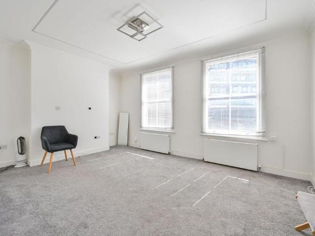 Flat for sale in Elephant and Castle, Greater London